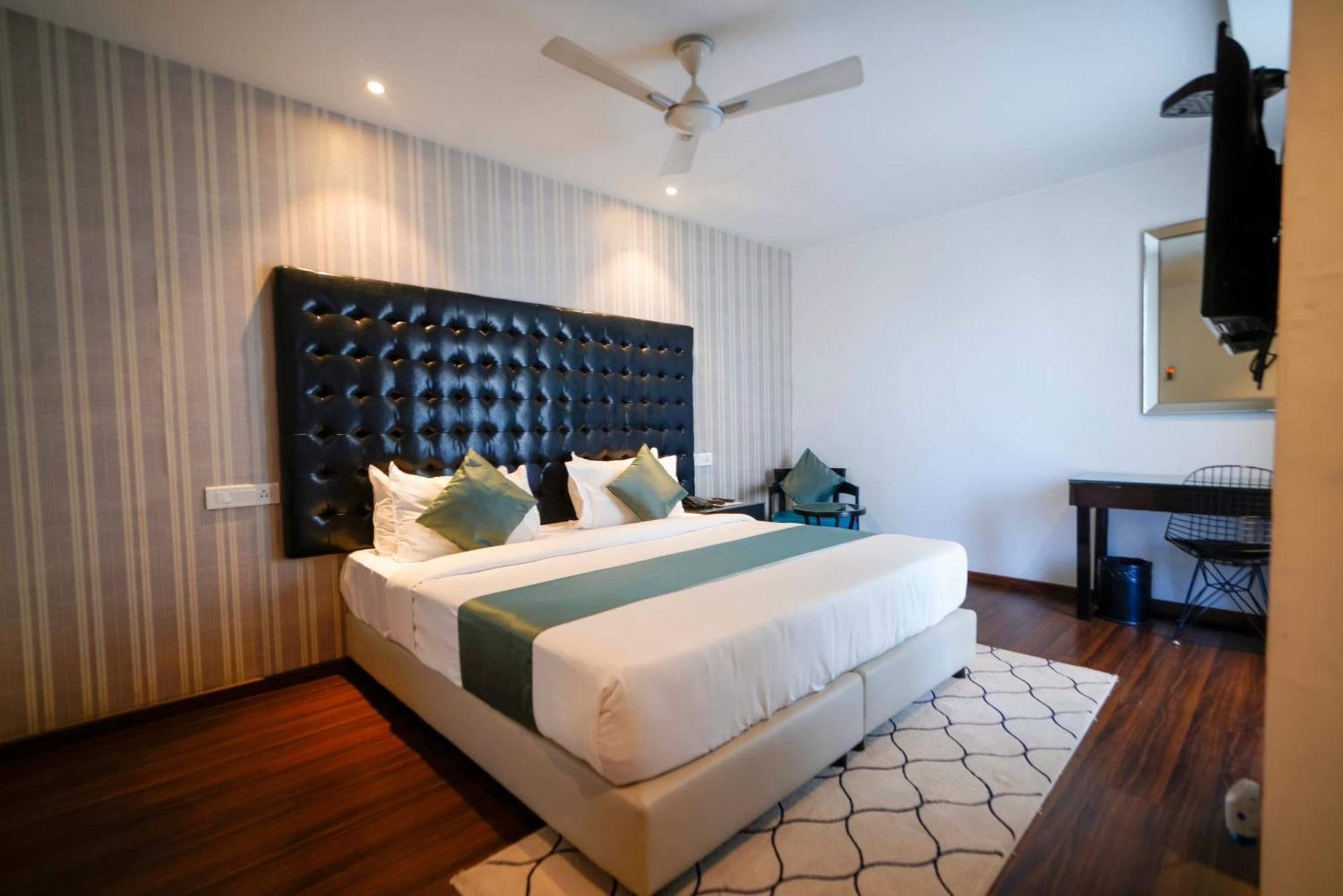Hotel Deccan Serai, Hitec City, Hyderabad Exterior foto