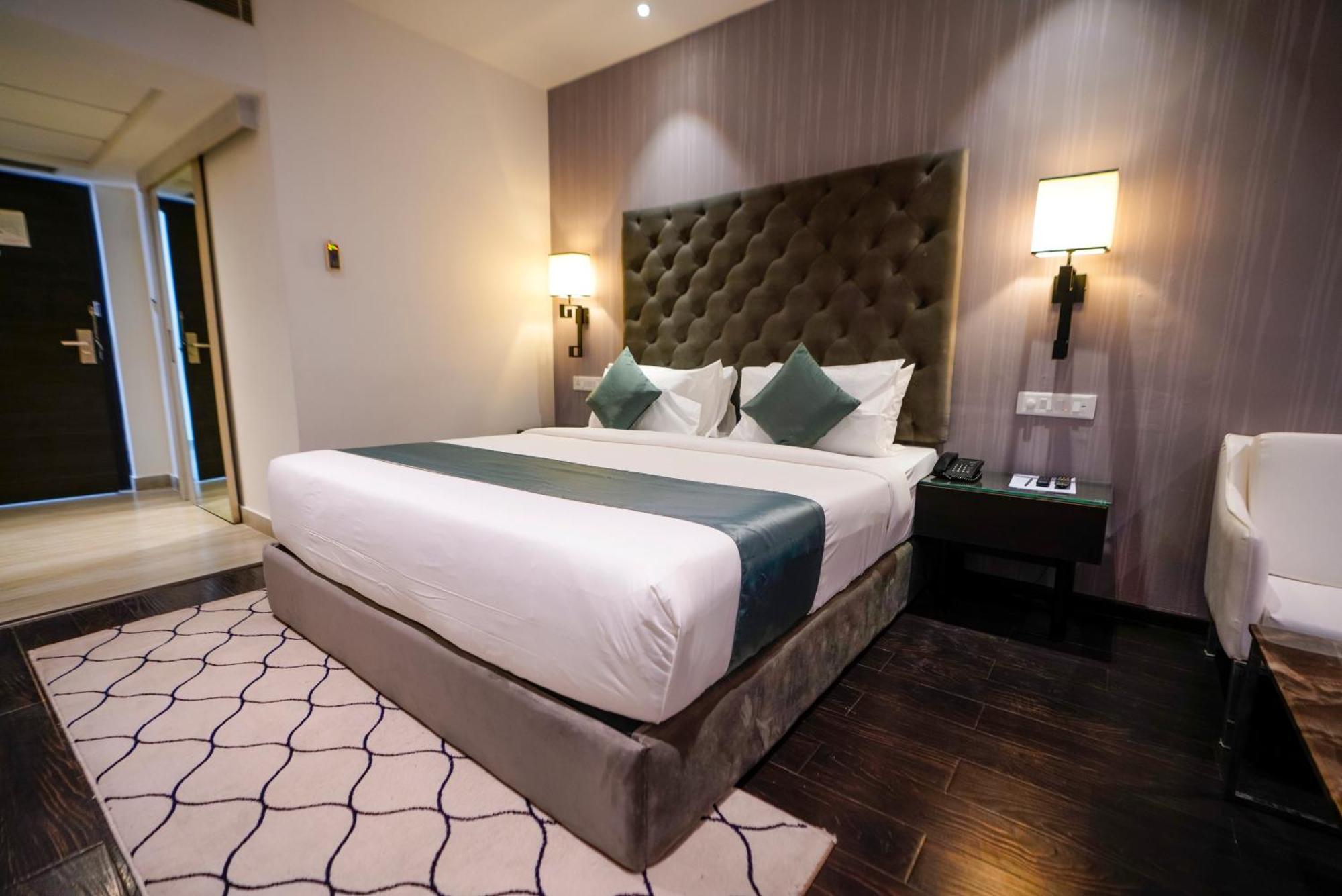 Hotel Deccan Serai, Hitec City, Hyderabad Exterior foto
